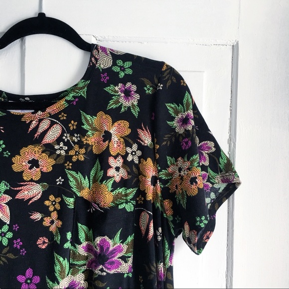 LuLaRoe Dresses & Skirts - EEUC LuLaRoe Carly Dress - Black Floral Print